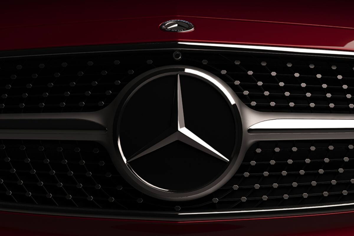 Mercedes-Benz grille and star badge